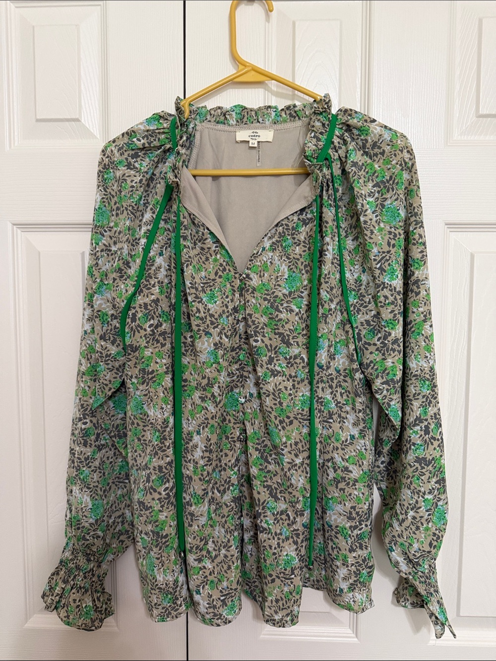 entro Beige Blouse and Green Floral